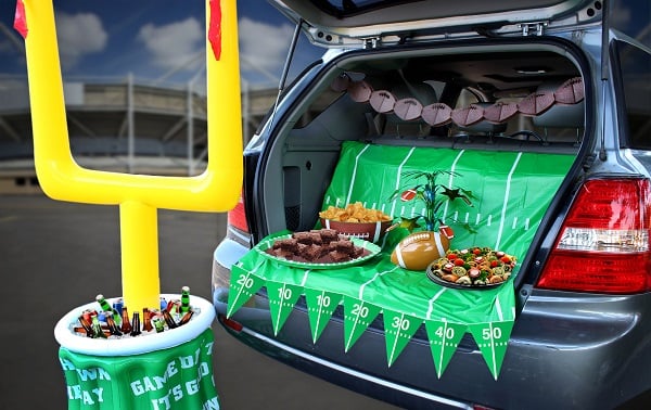 How to Throw a Winning Football Tailgate Party